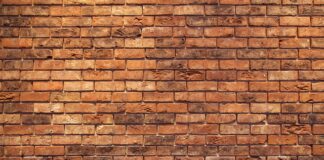 Czy cegła pije wodę?