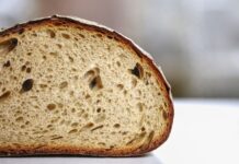 Co zrobić żeby skórka na chlebie była błyszcząca?