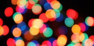 Jak zakładać światełka na choinkę?