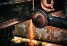 Czym można piłować metal?