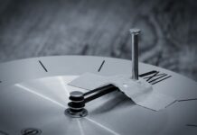 Jak przykleić sypki brokat? Jak przykleić sypki brokat?