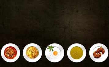 Jak ułożyć łyżkę po zjedzeniu zupy?